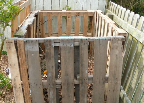 Wood Pallet Composting Bin